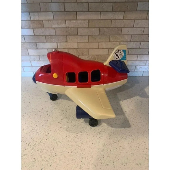 Toyrus geoffery jet with figurines. FB - Picture 3 of 12